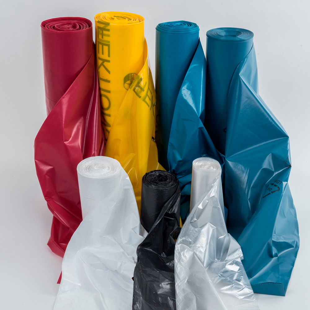 Gruppenbild verschiedene PE-Abfallsackausführungen auf Rolle
